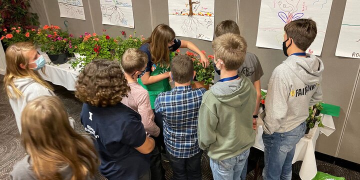 4h group setting up a flower sale.