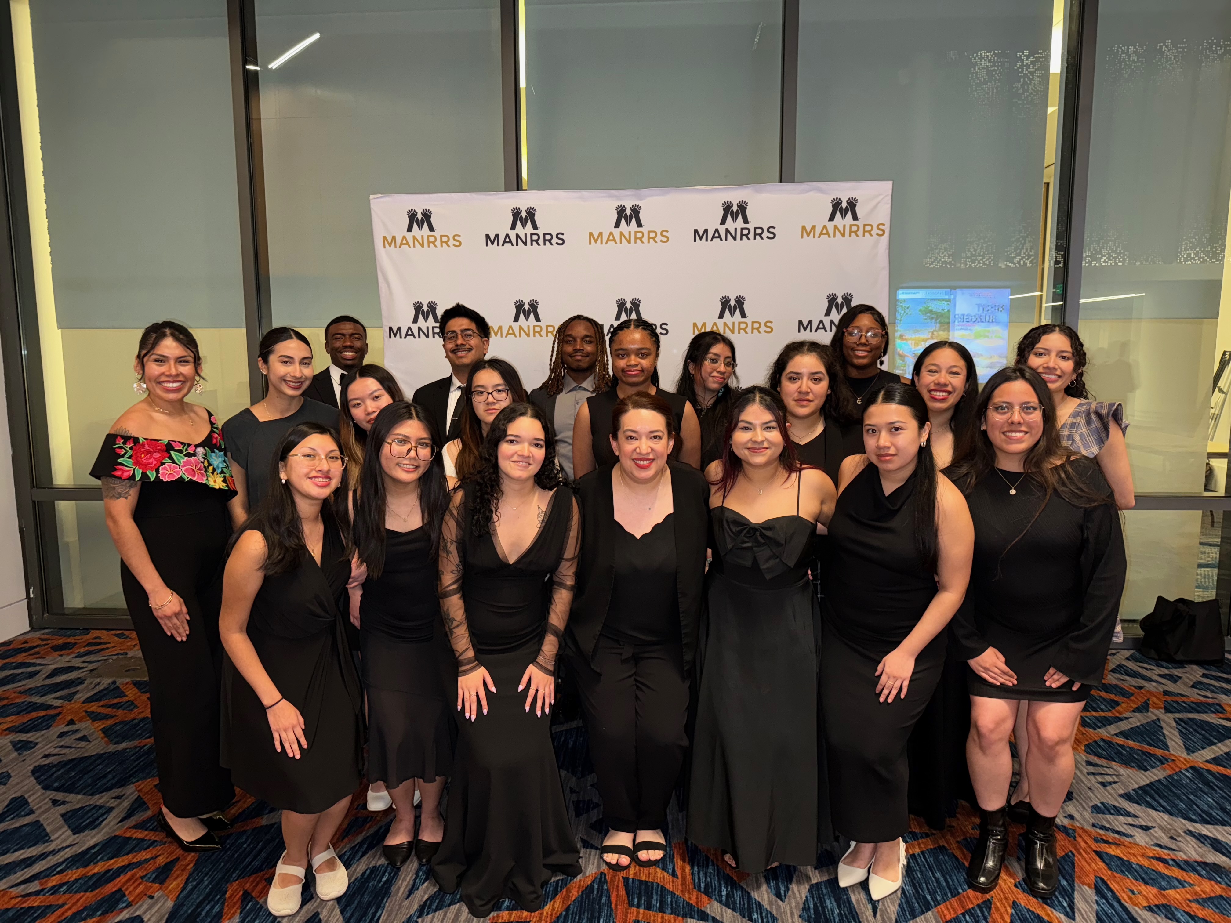 a group photo of the MANRRS students with MANRRS advisors