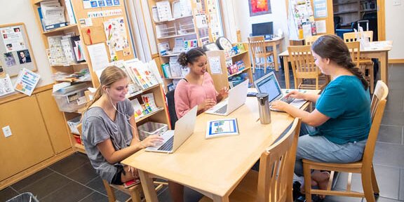 HDFS students working on computers