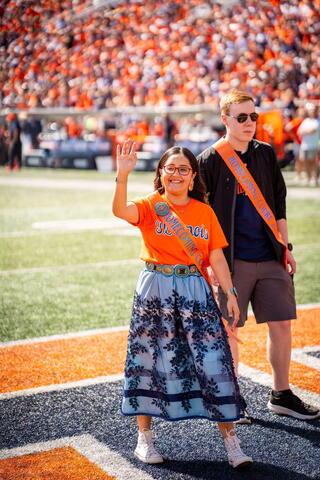 Yanaba Schroeder waving to the crowd at the 2025 Illinois Homecoming football game. 