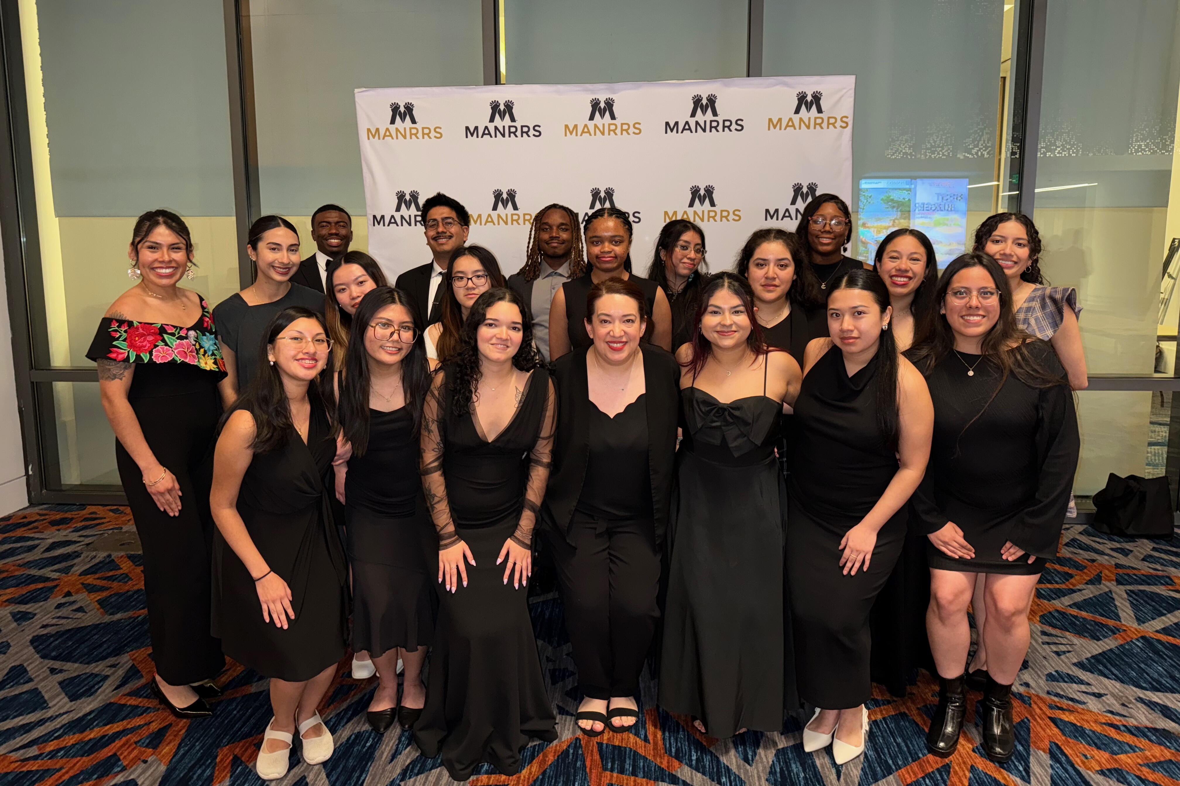 a group photo of the MANRRS students with MANRRS advisors