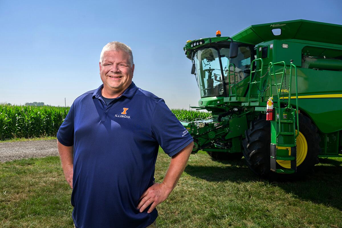 Tim Lecher, ABE, receives Chancellor's Distinguished Staff Award