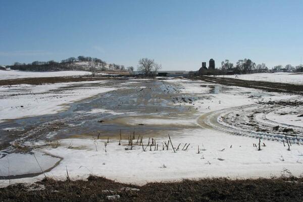 Thawing caused by warm winter weather increases manure runoff from fields, leading to higher phosphorus content in Wisconsin lakes. Photo courtesy of Herb Garn, USGS. Wisconsin field