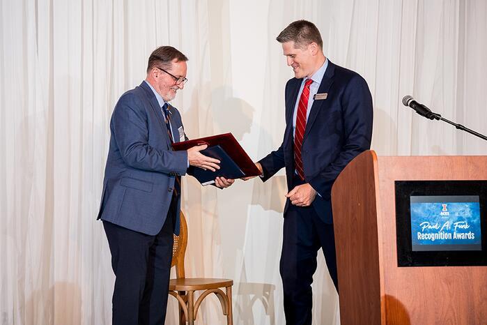 Germàn Bollero hands Kelly Swanson his award.