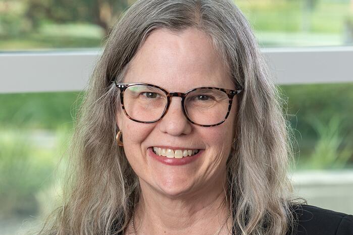 Headshot of Mary Arends-Kuenning