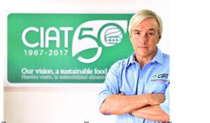 CIAT Director urges students to “save humanity” by pursuing careers in food and agriculture 