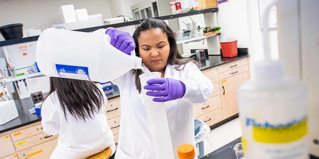 Student working in nutrition lab.